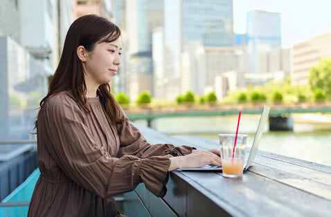 【本業SE×副業Webデザイナー】両立のコツは“仕組み化”でした——みさきさんのリアルな1日